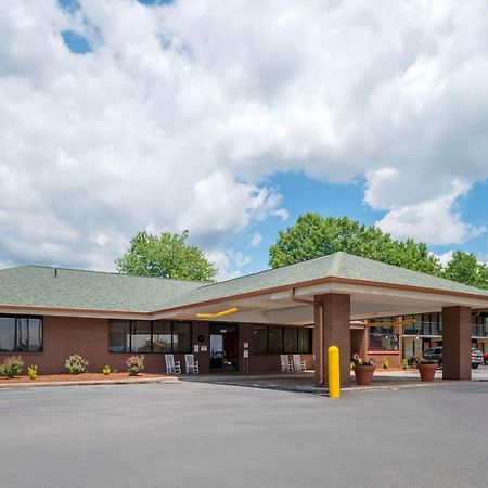 Quality Inn Near Speedway Уилксборо Экстерьер фото