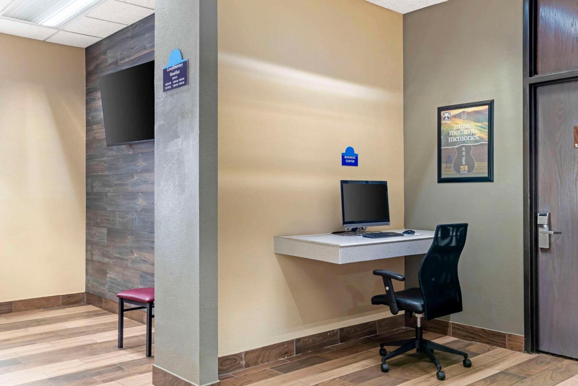 Quality Inn Near Speedway Уилксборо Экстерьер фото