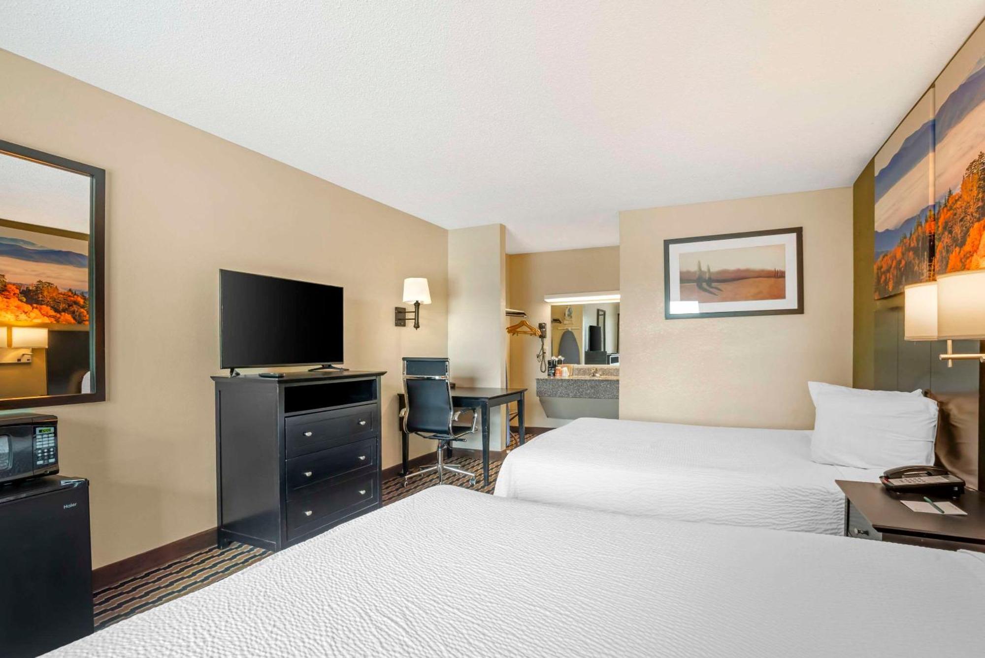 Quality Inn Near Speedway Уилксборо Экстерьер фото