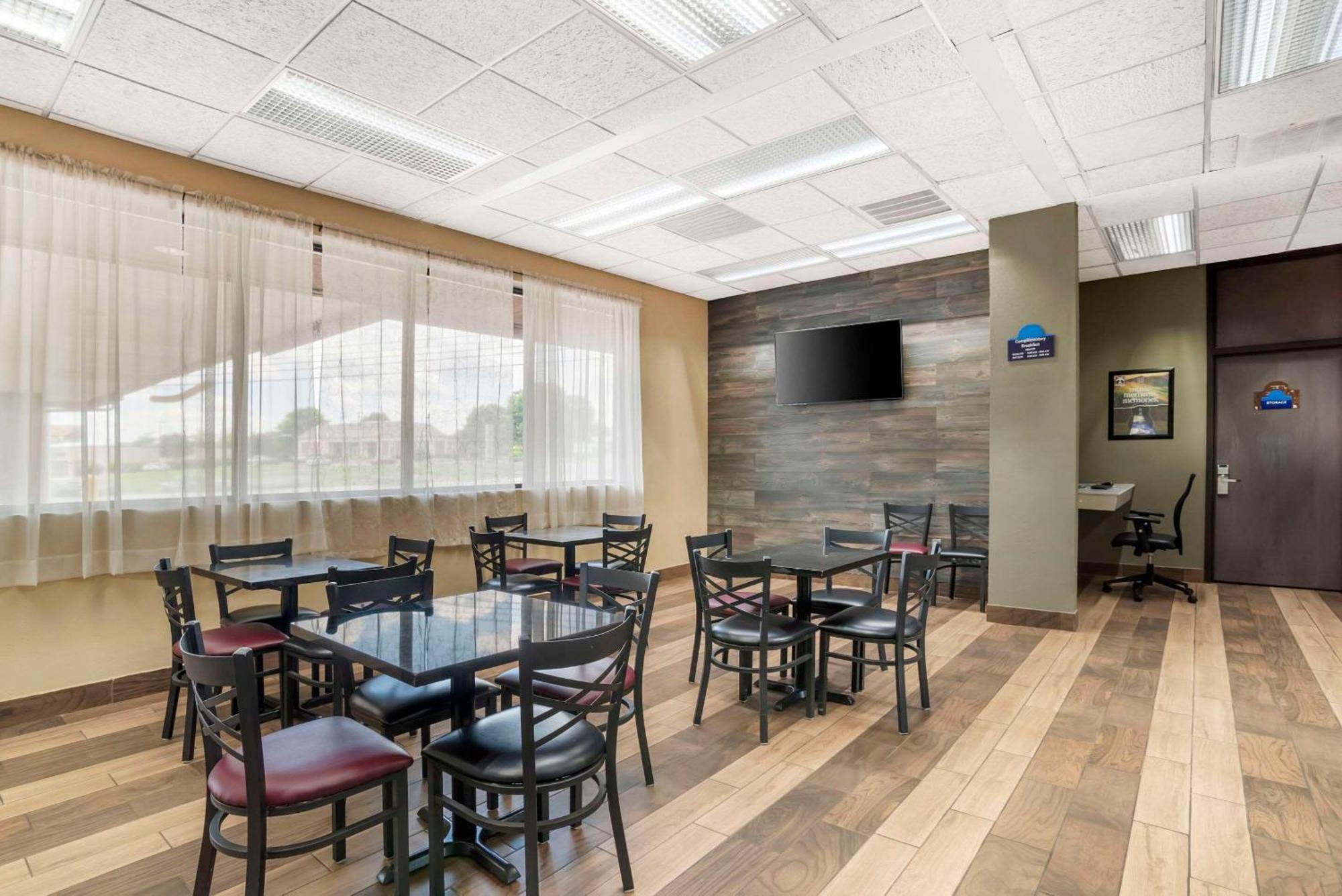 Quality Inn Near Speedway Уилксборо Экстерьер фото