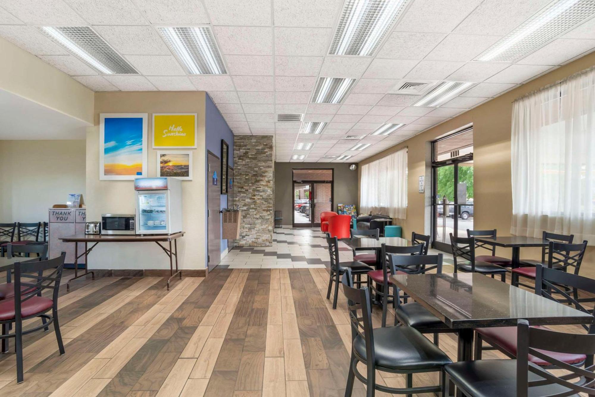Quality Inn Near Speedway Уилксборо Экстерьер фото