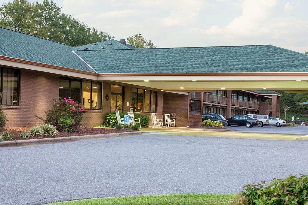 Quality Inn Near Speedway Уилксборо Экстерьер фото